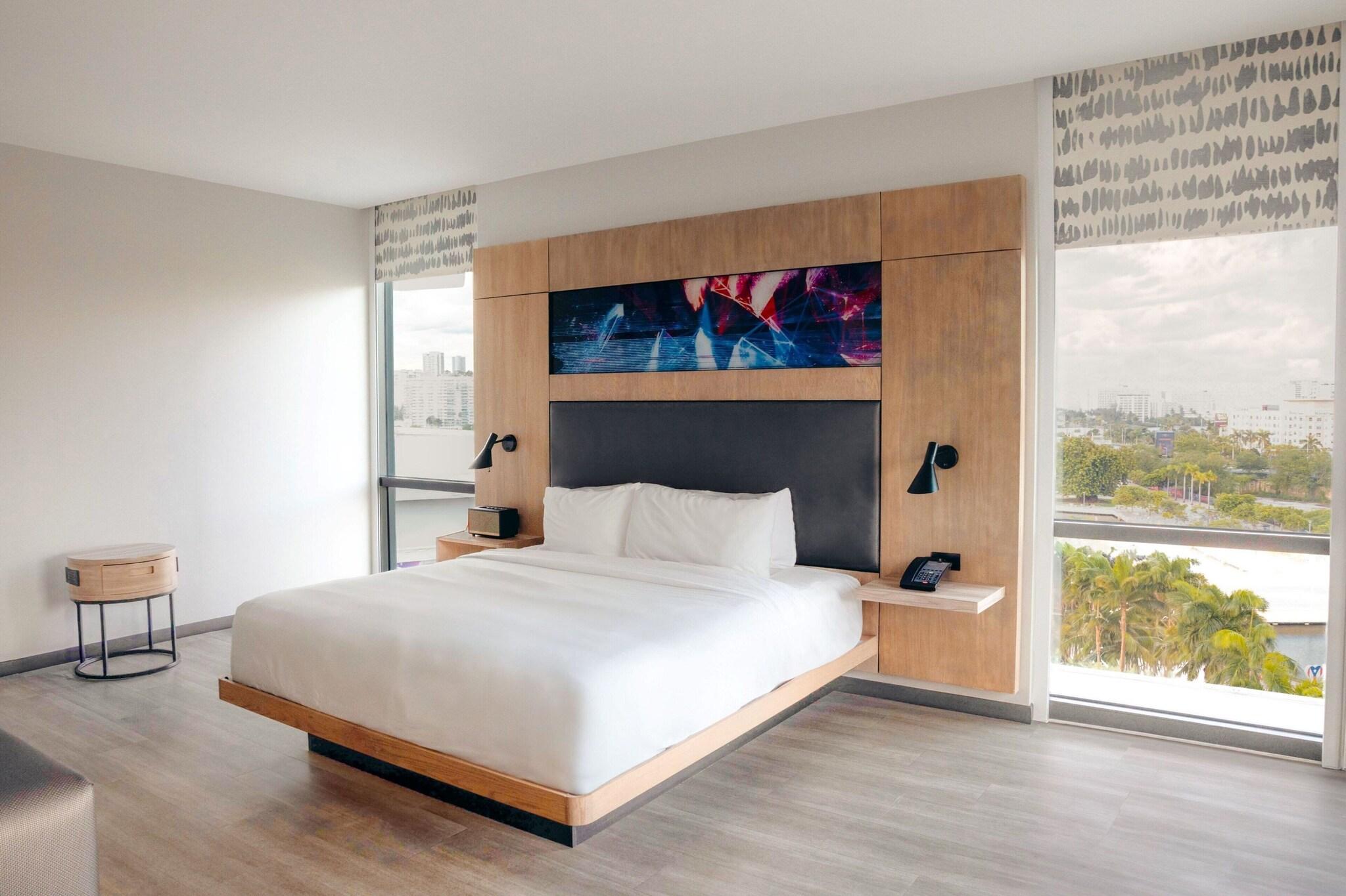 Suite, King Bed, Bay View