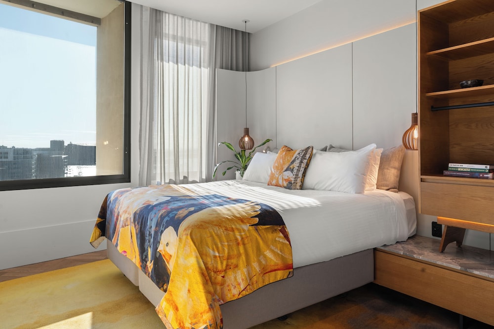 URBAN, KING BED, ACCESSIBLE
