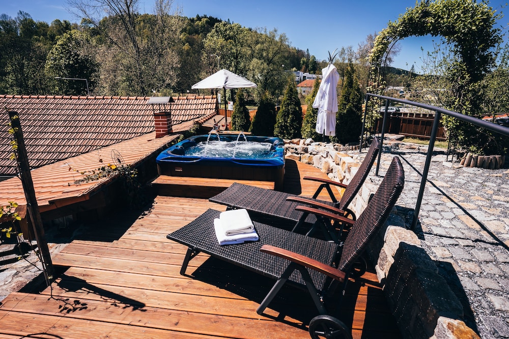 Pension Fialka 35/50