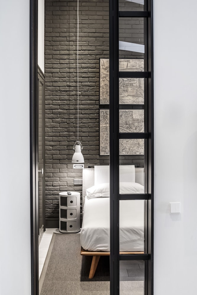 Midtown Apartments 24/72