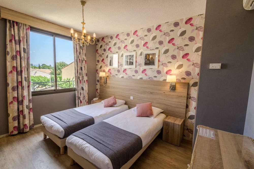 ROOM, TWIN BEDS