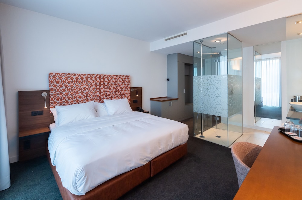 Wyndham Frankfurt Niederrad 8/24
