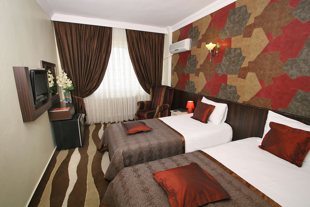 ROOM, TRIPLE