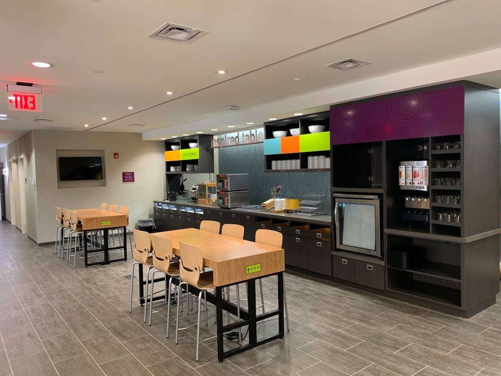 Home2 Suites by Hilton Newark Airport 19/25