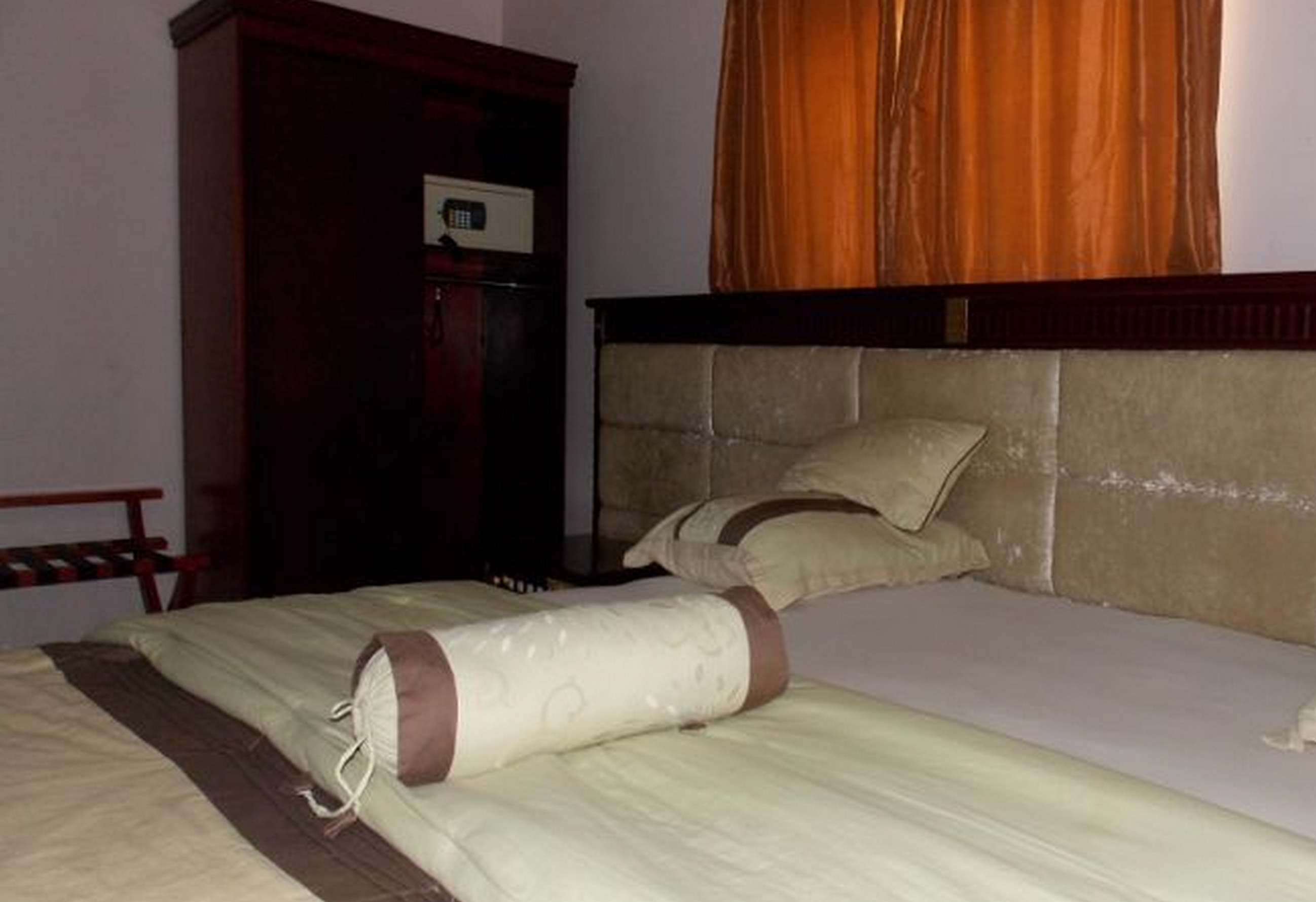 GADE PLACE HOTEL 7/18