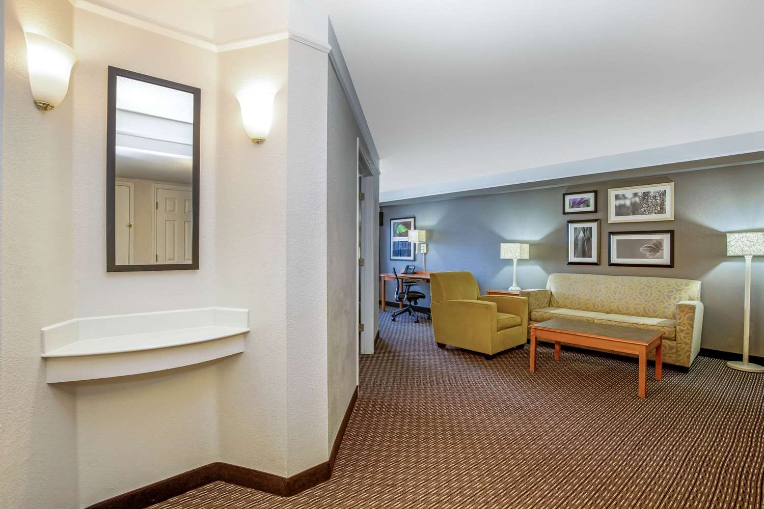 La Quinta Inn And Suites By Wyndham Tucson Airport 25/47
