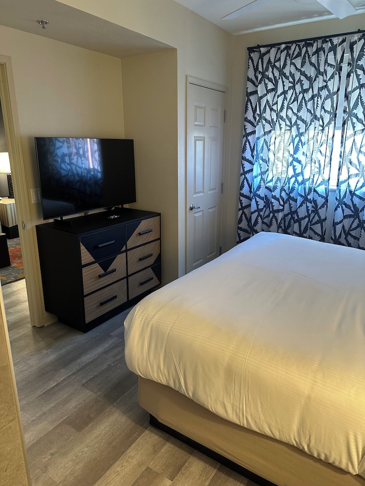 جناح ديلوكس بسرير كينج مع أريكة بمطبخ، Bluegreen Vacations Club 36 An Ascend Collection Resort 4/10