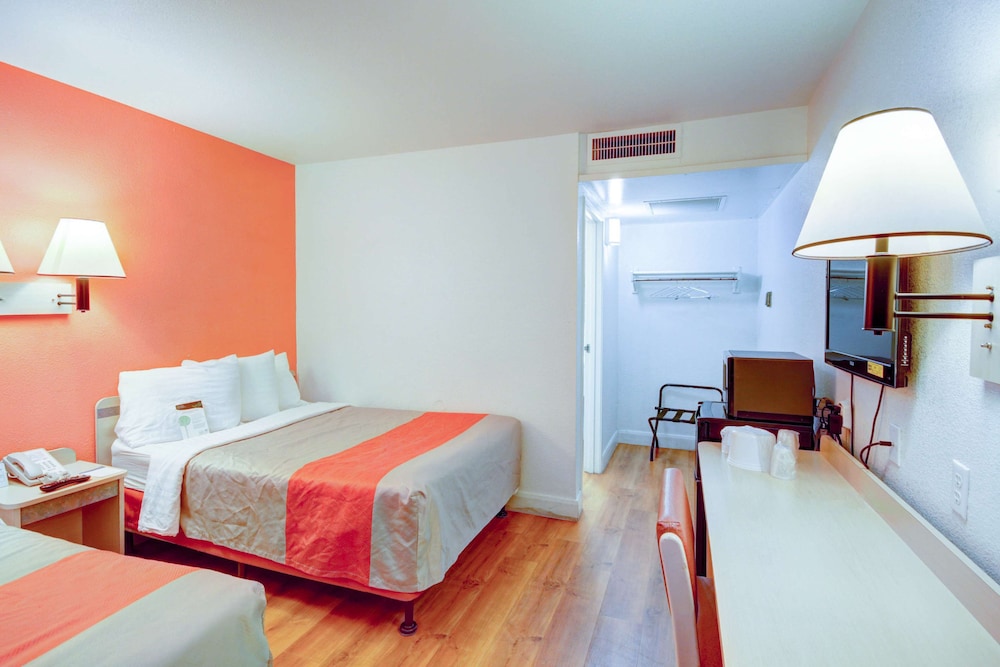 Motel6 Saint George, UT - University/Historic Downtown 16/53