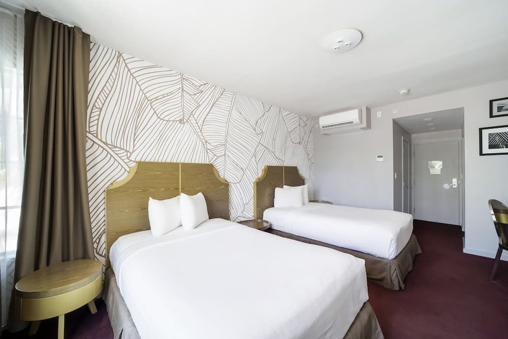 The L Hotel 24/50