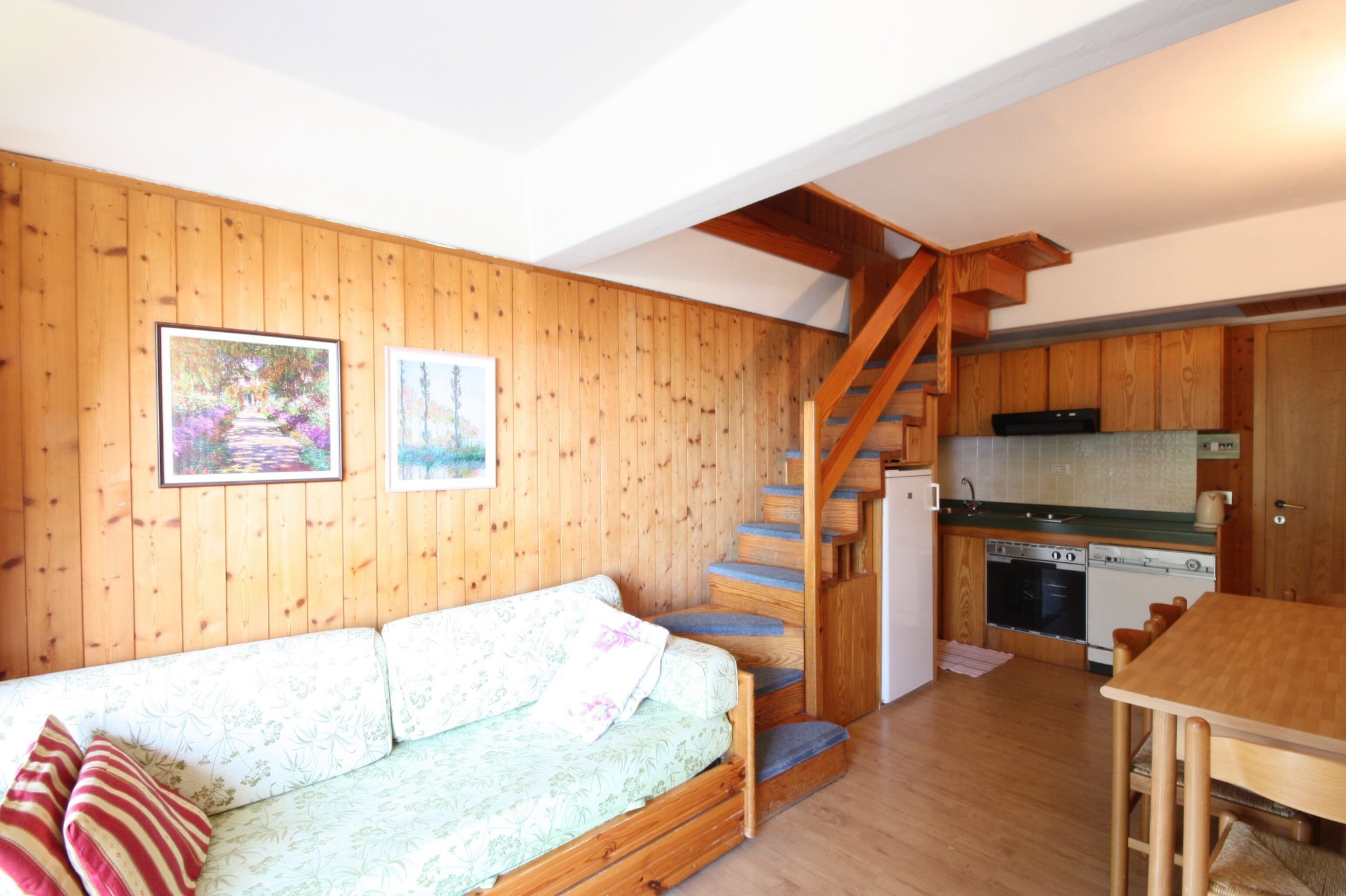 2 BEDROOMS, APARTMENT, TWO STORY
