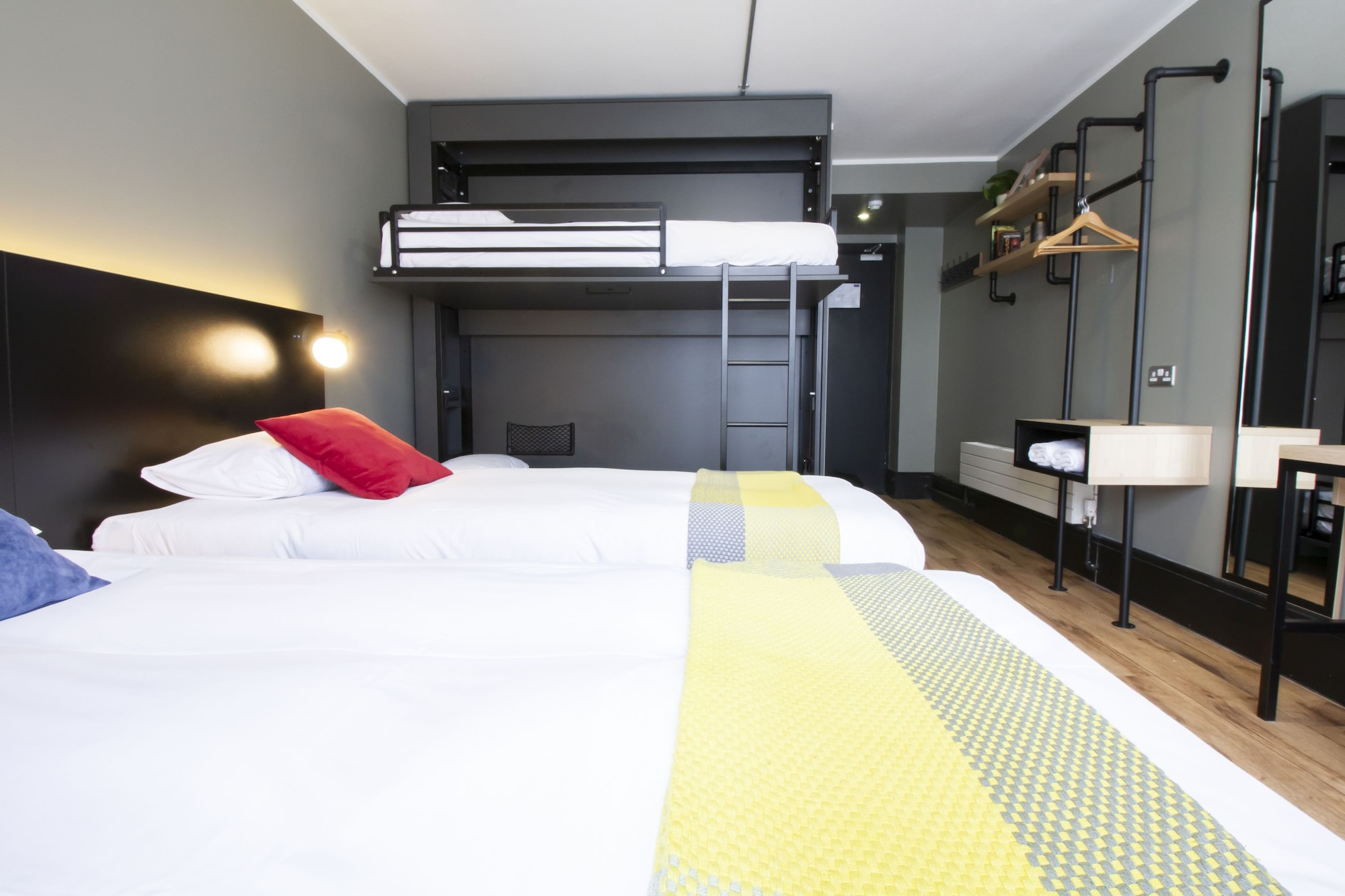 Family, Twin Beds, Bunk Bed