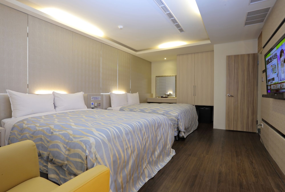 Ai-Lai Fashion Hotel 28/72