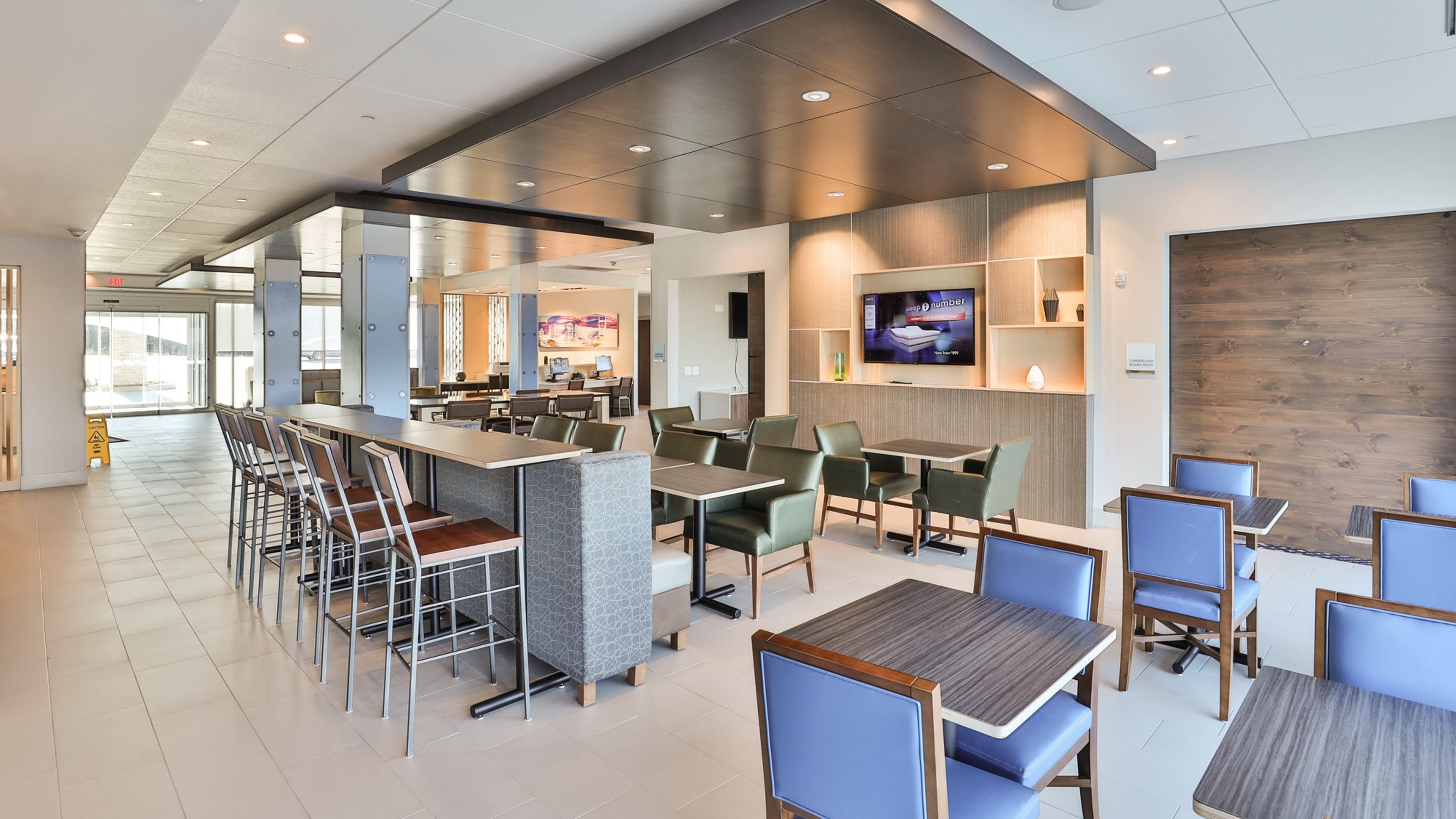 Holiday Inn Express & Suites Nashville Metrocenter Downtown 49/64