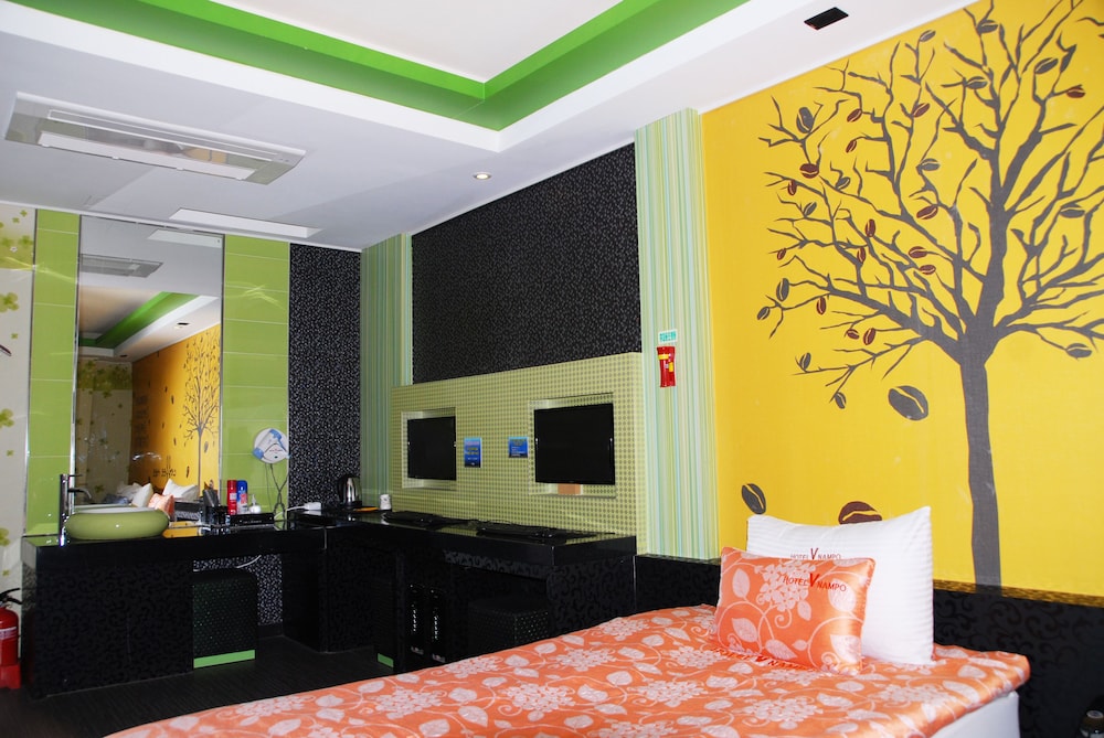 V Hotel 21/44