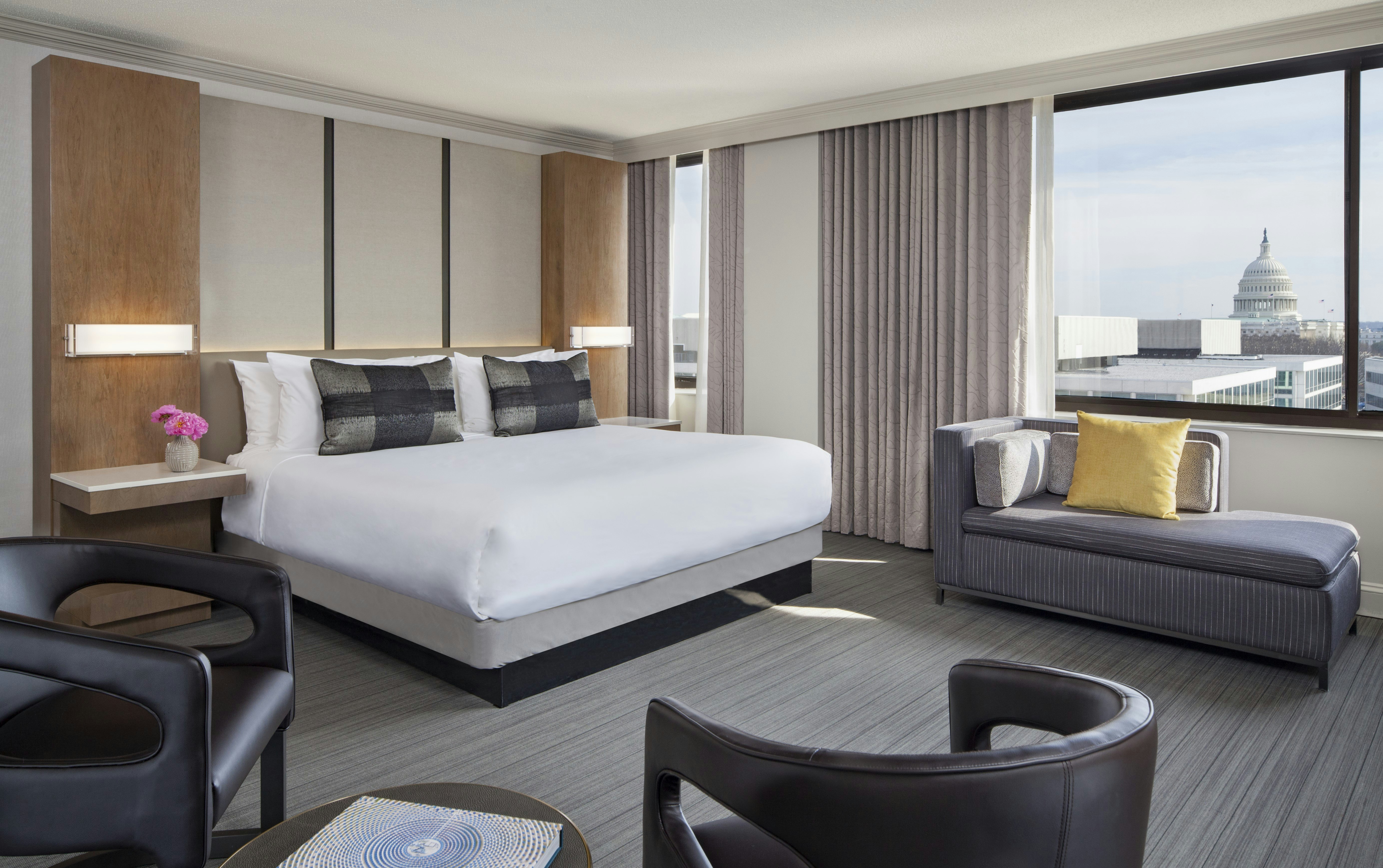 ROOM, KING BED, CAPITOL VIEW