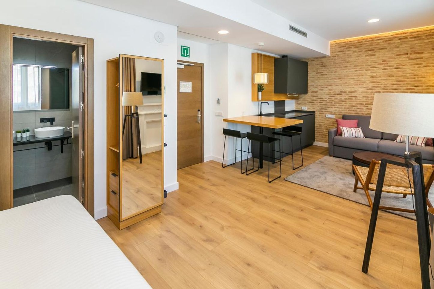 AQUITANIA HOME SUITES 24/36