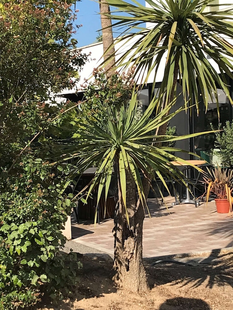 Brit Hotel Marseille Airport 40/50