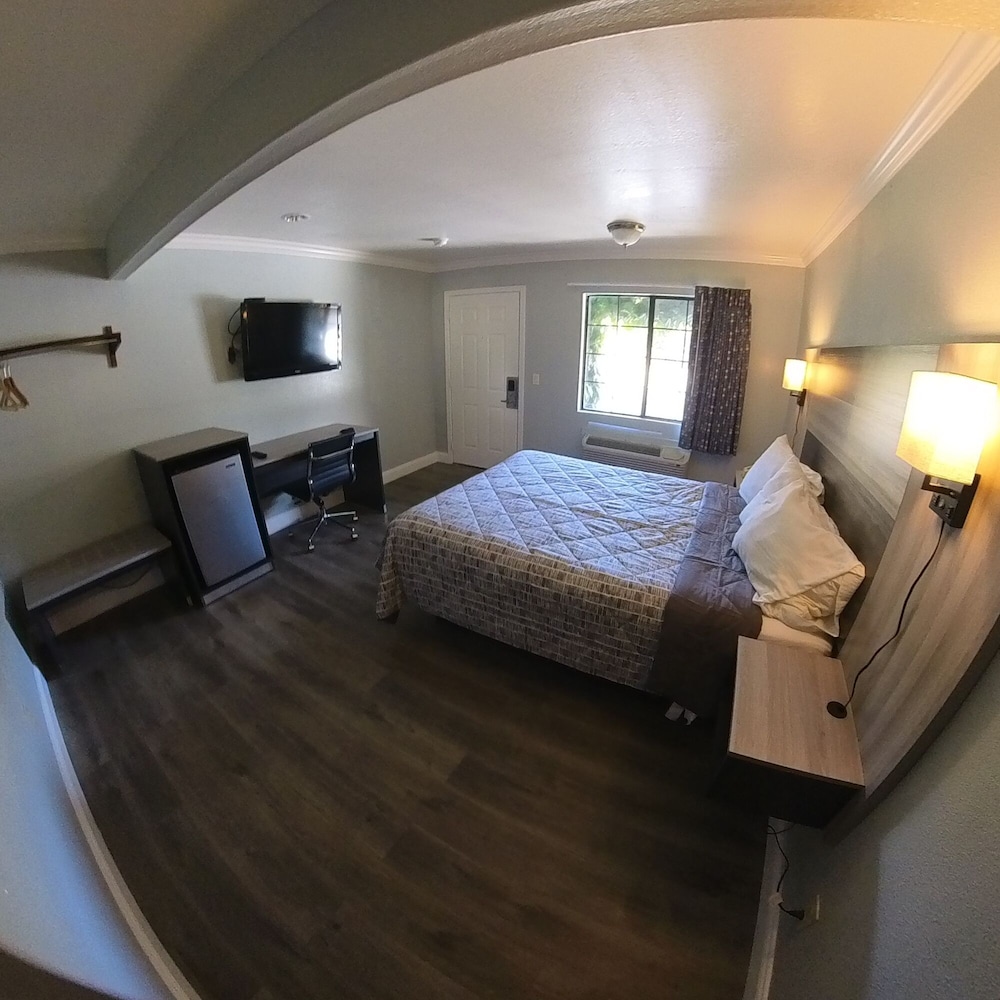 STANDARD, QUEEN BED