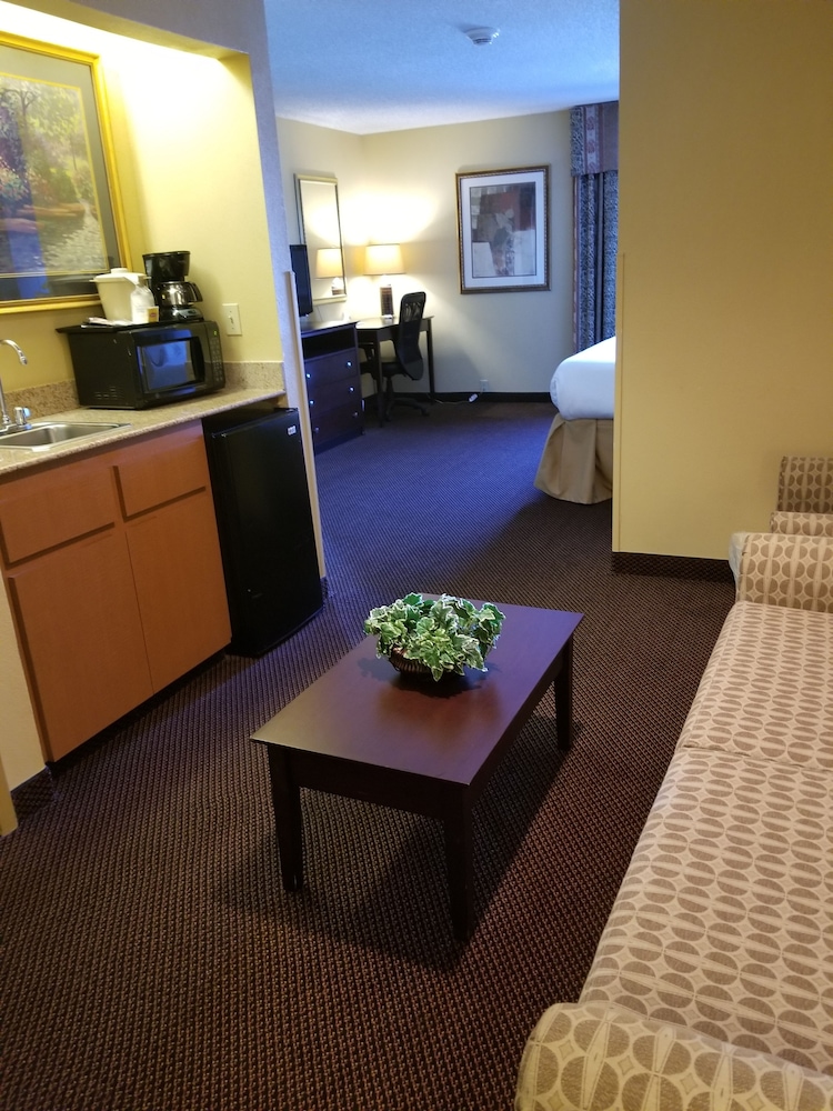 Days Inn By Wyndham Tulsa Central 38/42