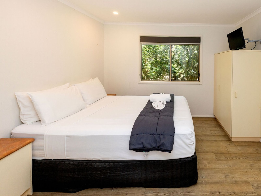 Palm, Cabin, 1 Queen and 1 Single Bed, Bunk Bed