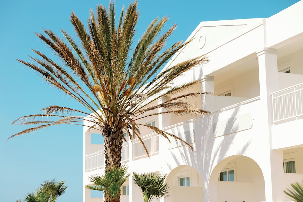 Sandy Beach Resort in Ag. Georgios