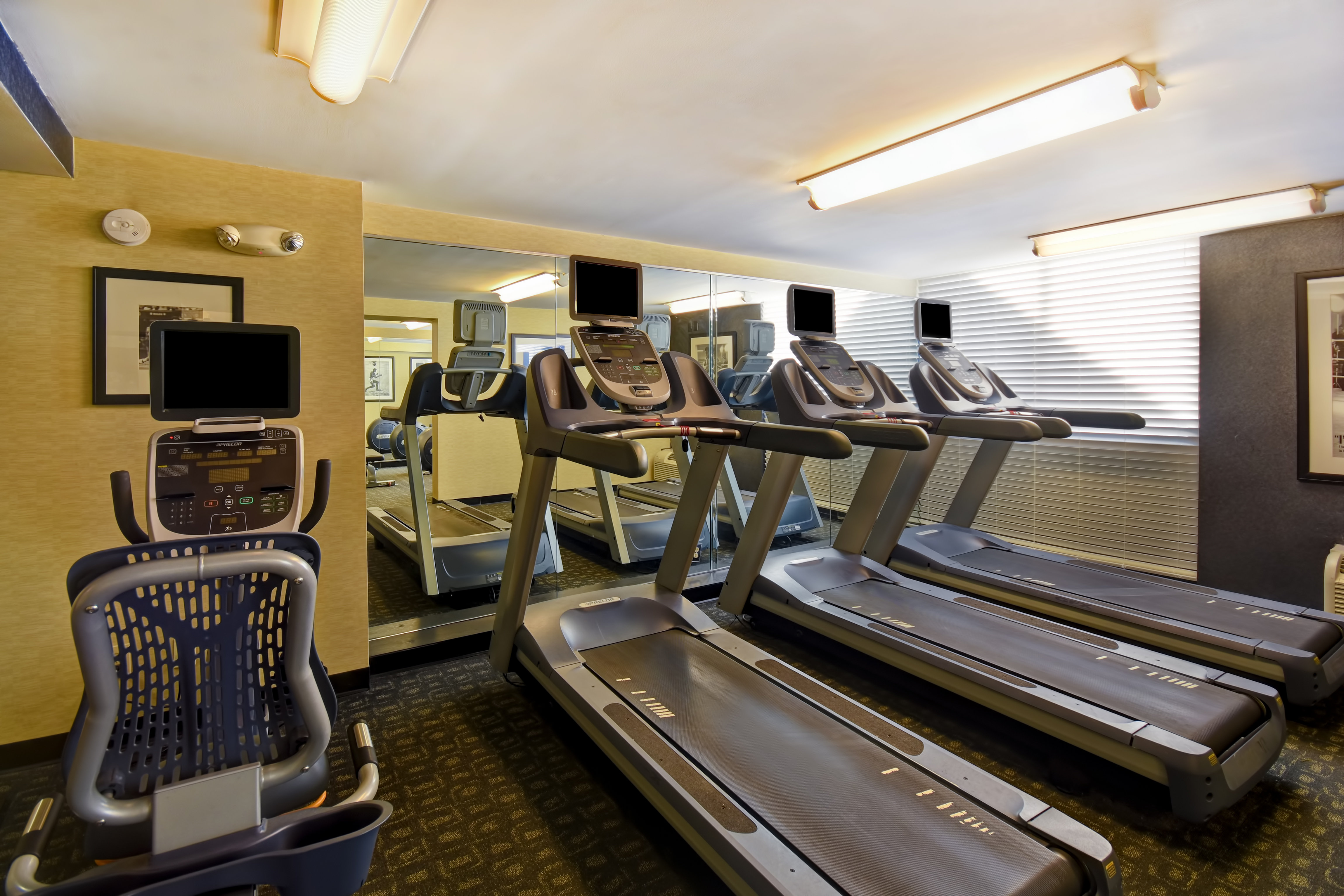 Holiday Inn Cincinnati-Riverfront 23/58