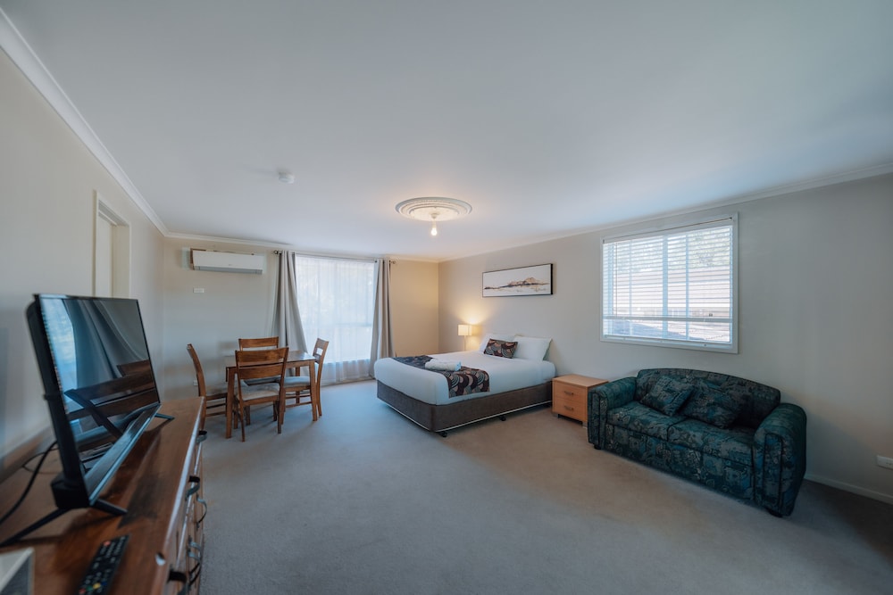 GOSFORD PALMS MOTOR INN 45/62