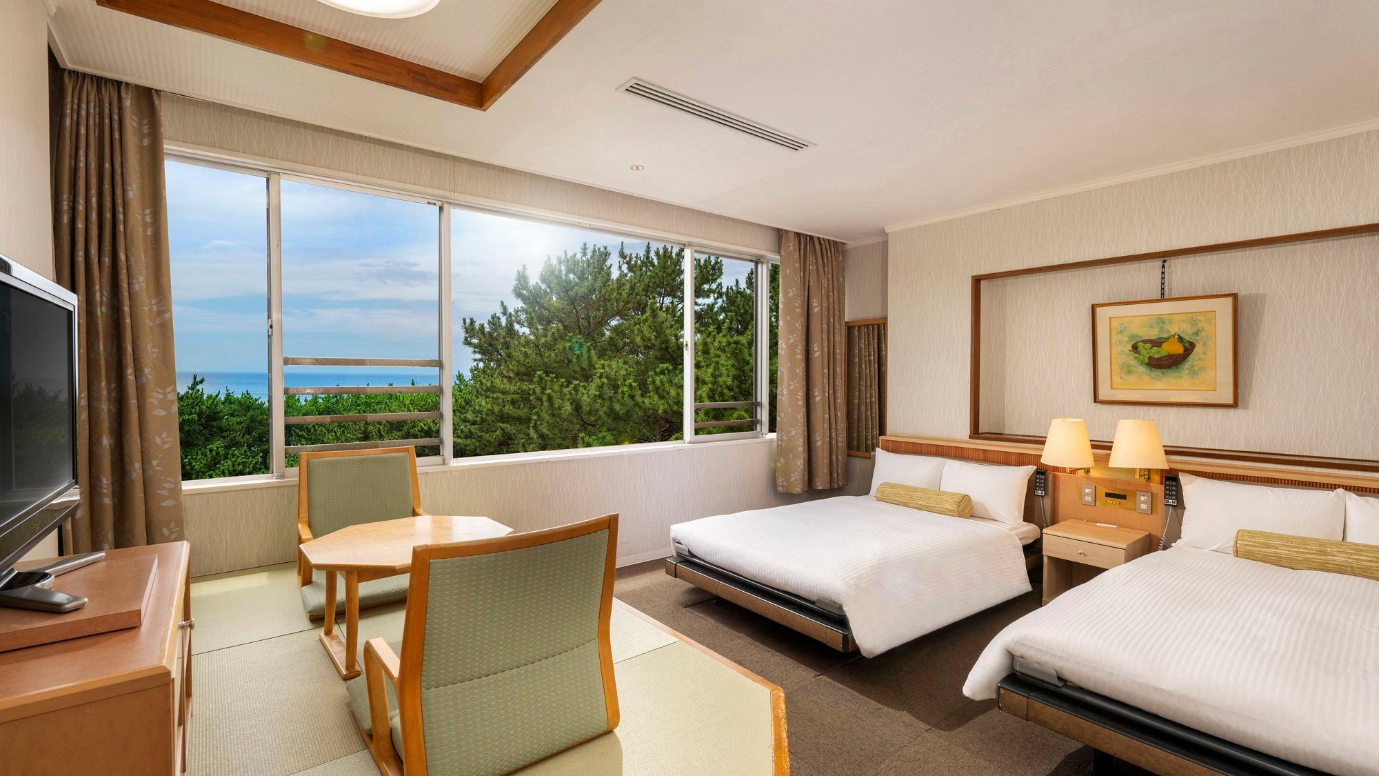 Standard, Twin Beds, Forest View, Bathtub