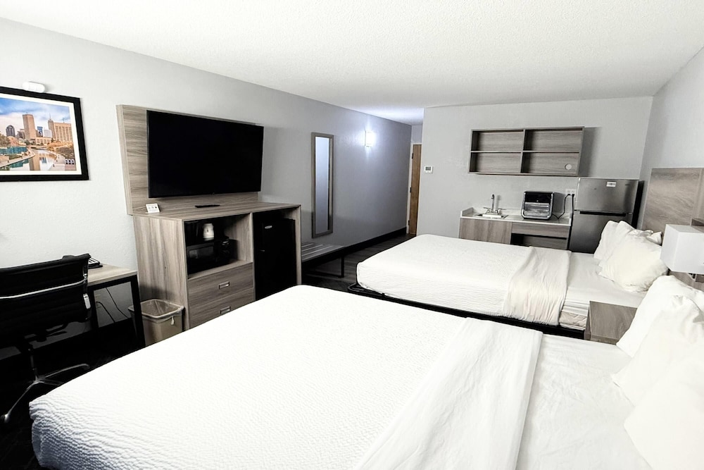 جناح بسريرين كوين بمطبخ صغير، Baymont By Wyndham Indianapolis South 2/10
