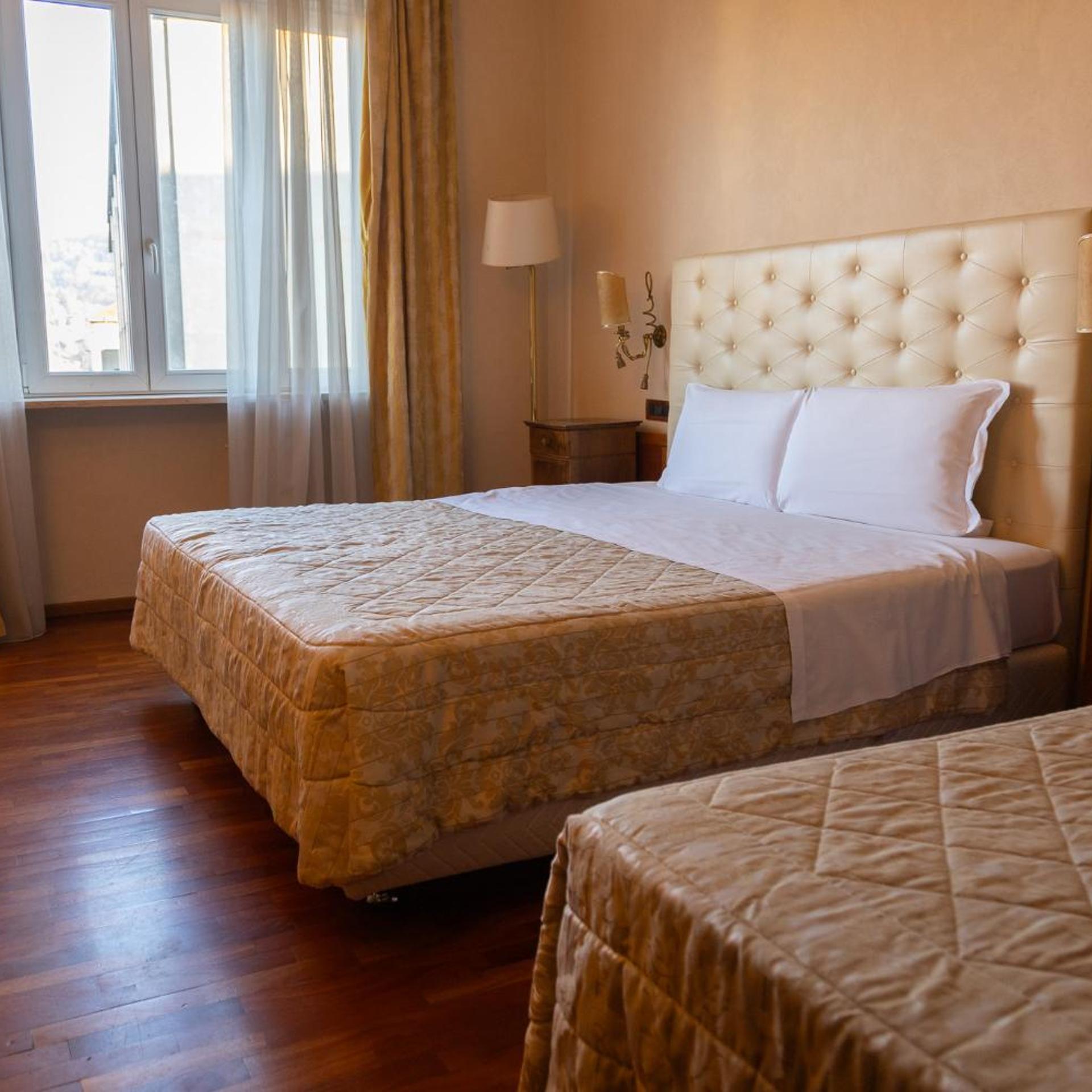 Room, Triple