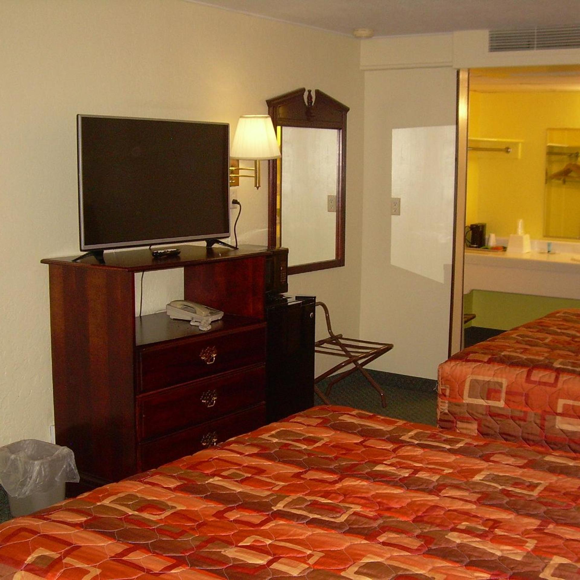 83 Motel 21/28