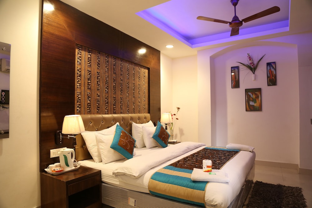 Check In Room RK Ashram 21/37