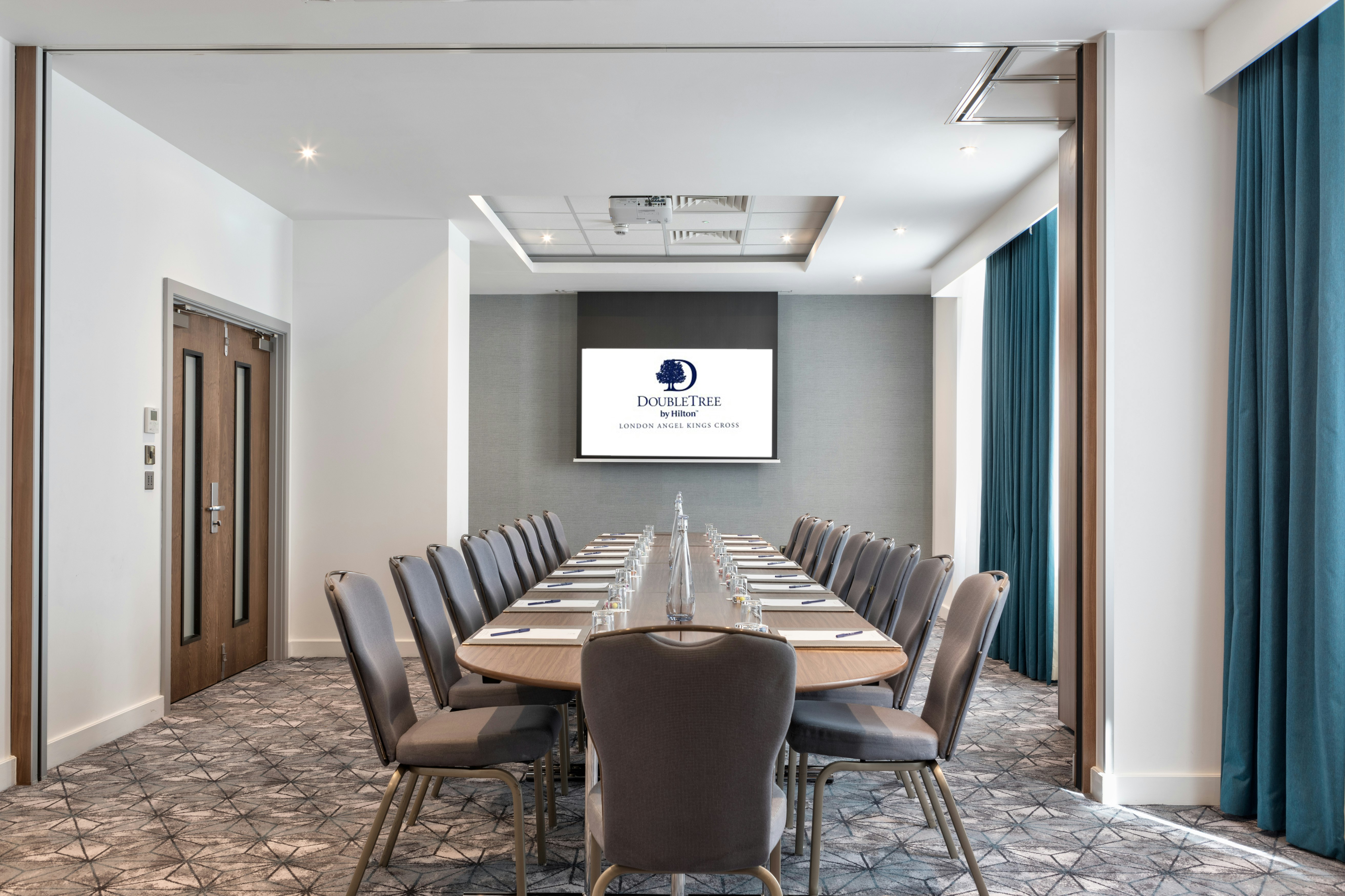 DoubleTree by Hilton London Angel Kings Cross 53/57