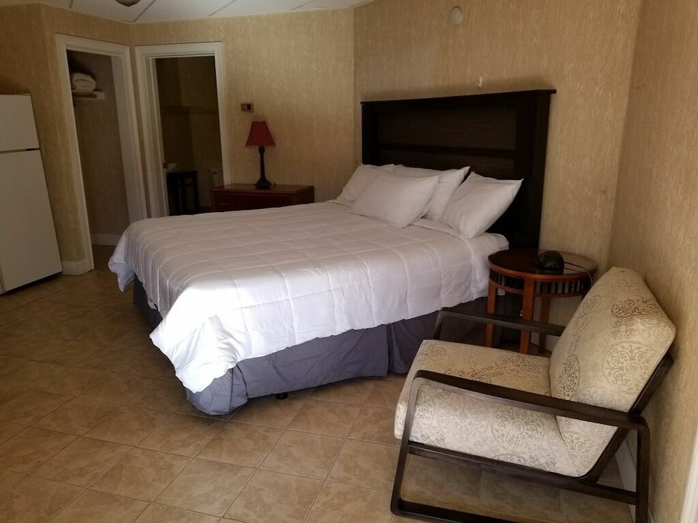Cedar Park Whirlpool Suites 25/61