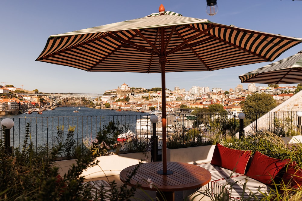 The Rebello Hotel & Spa 72/76