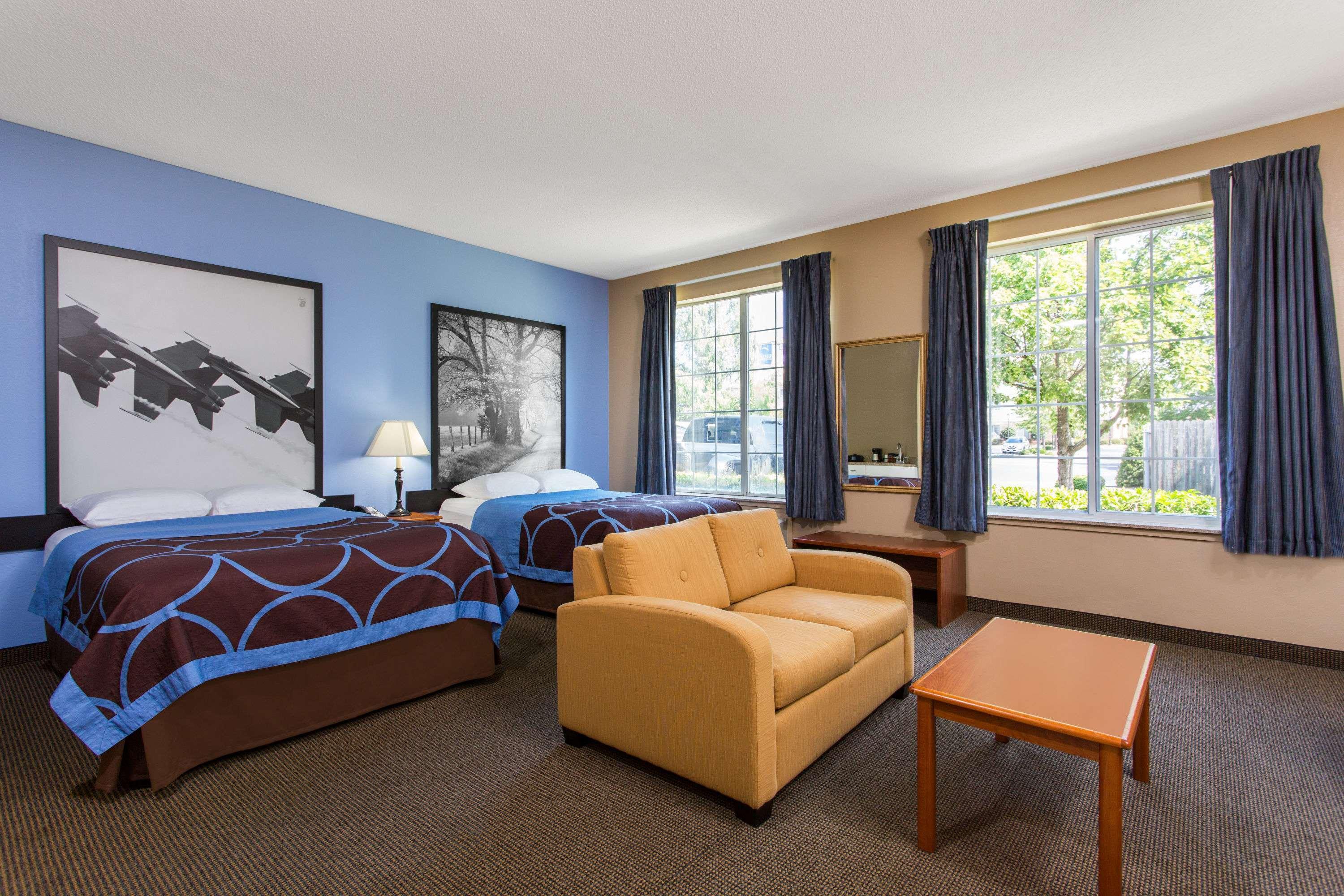 Efficiency, 2 Double Beds