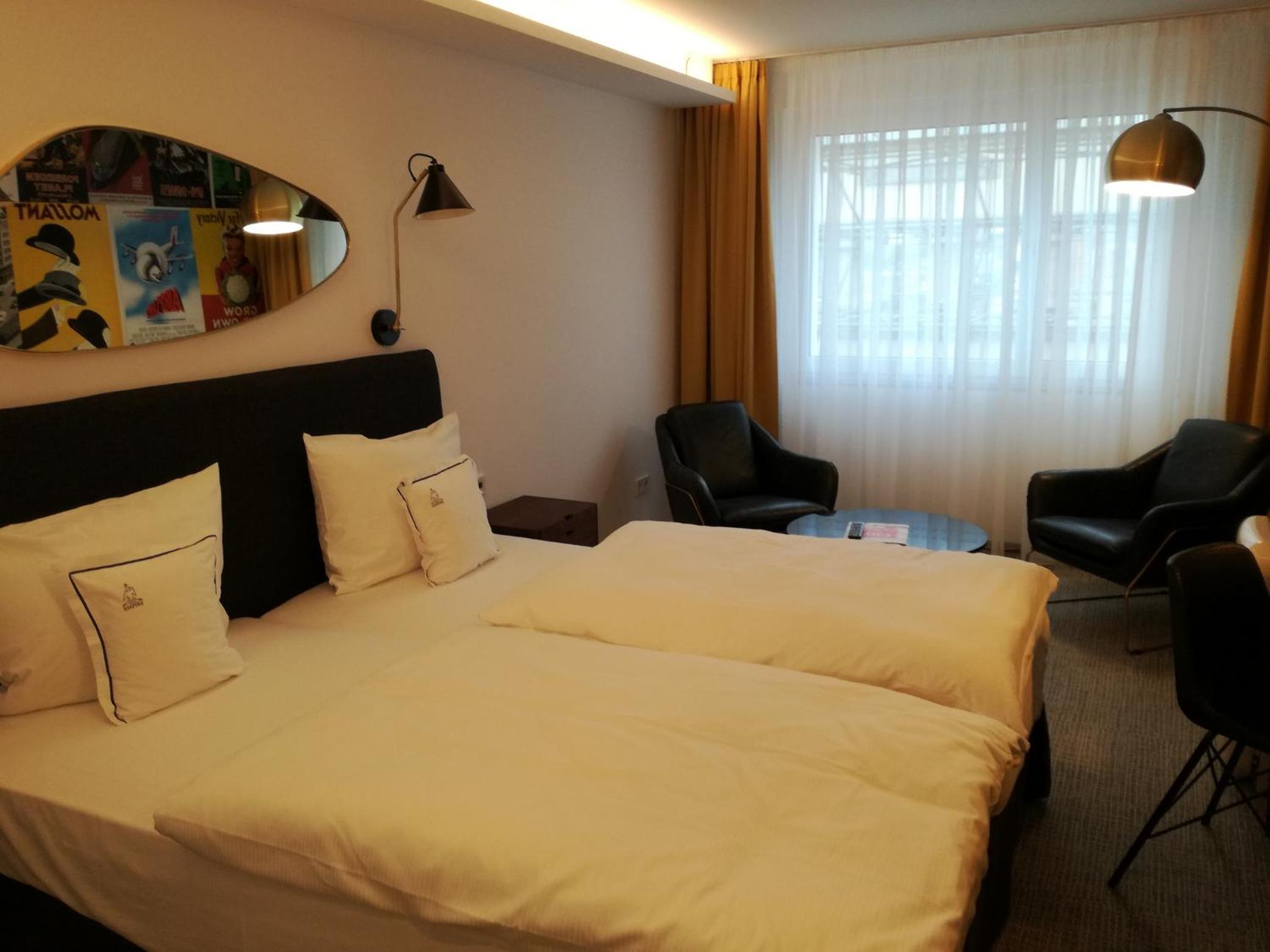 EMPIRE HOTEL 15/55