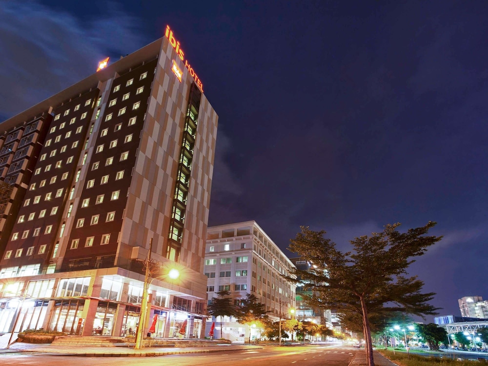 Ibis Saigon South 2/50