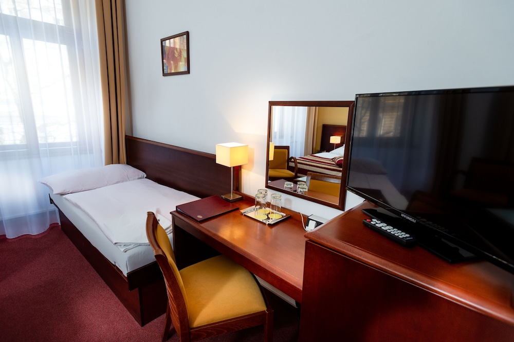 Petr Hotel 13/54