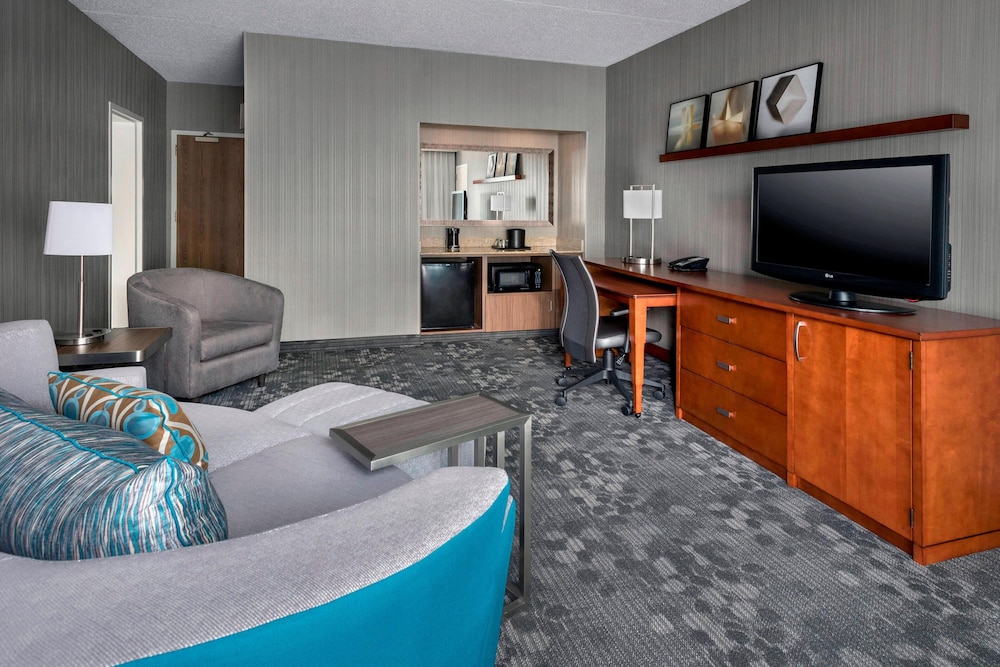 Courtyard By Marriott Newark Liberty International Airport 9/37