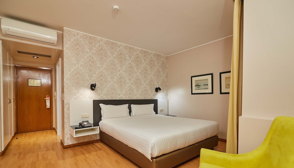Urban Hotel Amadeos 6/33