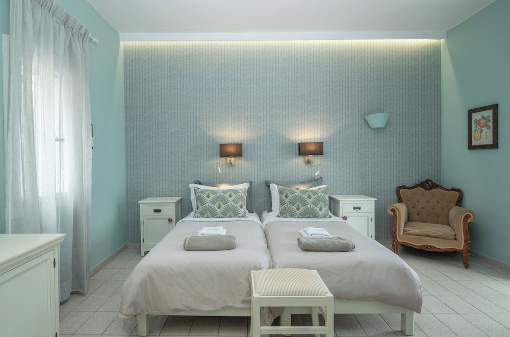 Adrakos Apartments 10/78