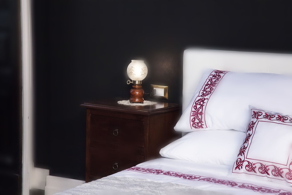 Art Fashion House Luxury Rooms 25/35