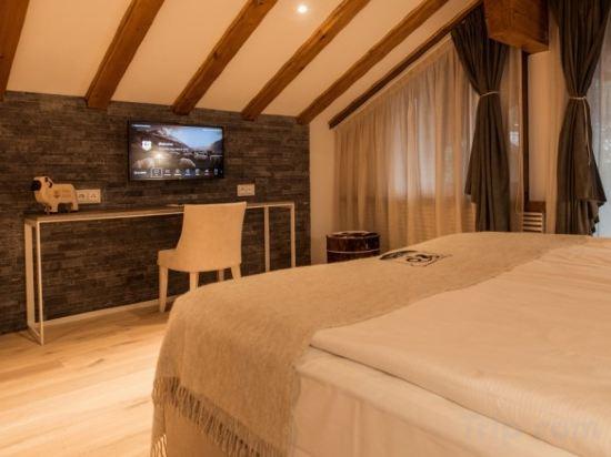 Alpine, Suite