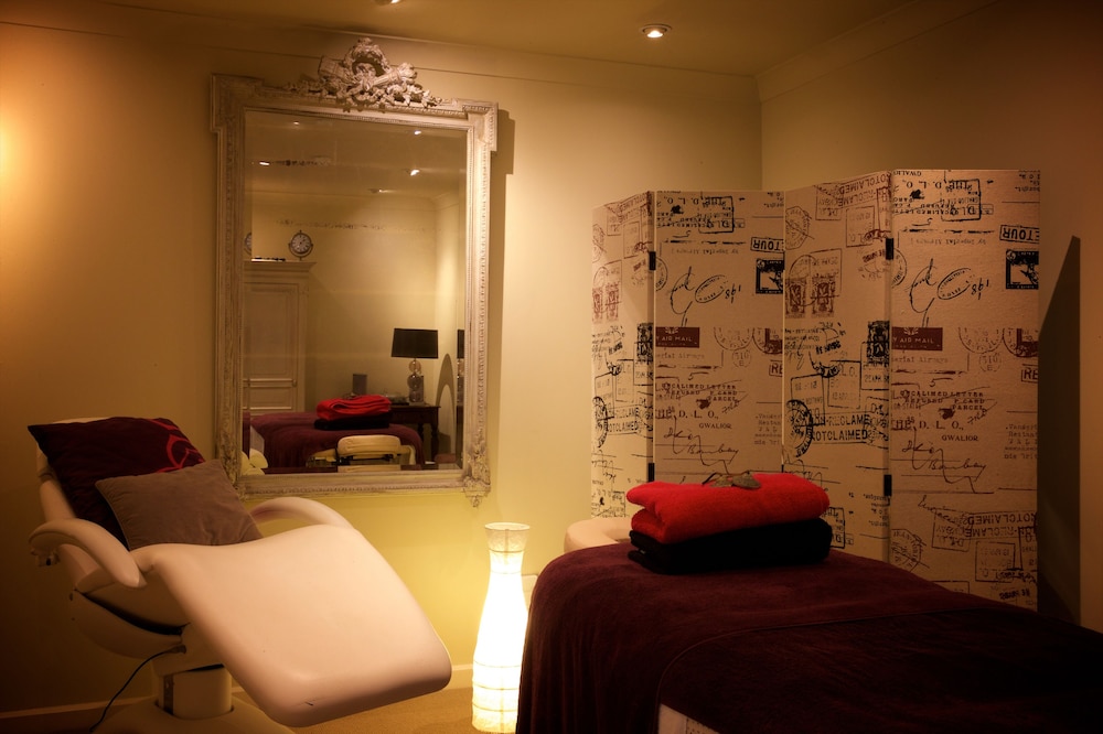 The Lugger Hotel 27/70
