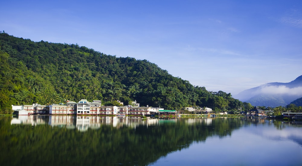Lakeside Resort Hotel 41/50