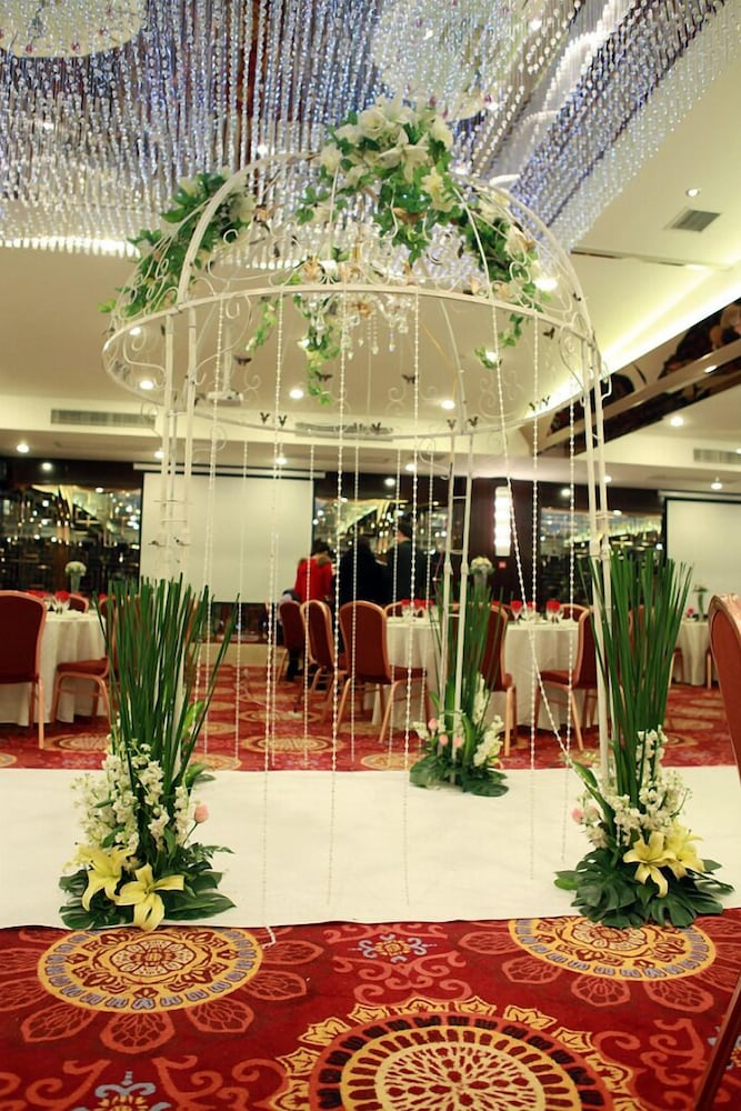 Zhenbao Holiday Hotel Nanjing Yuhua 2/12