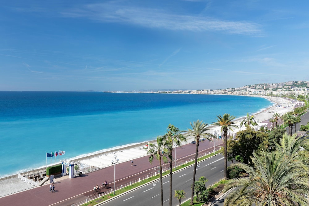 LE MERIDIEN NICE 30/66
