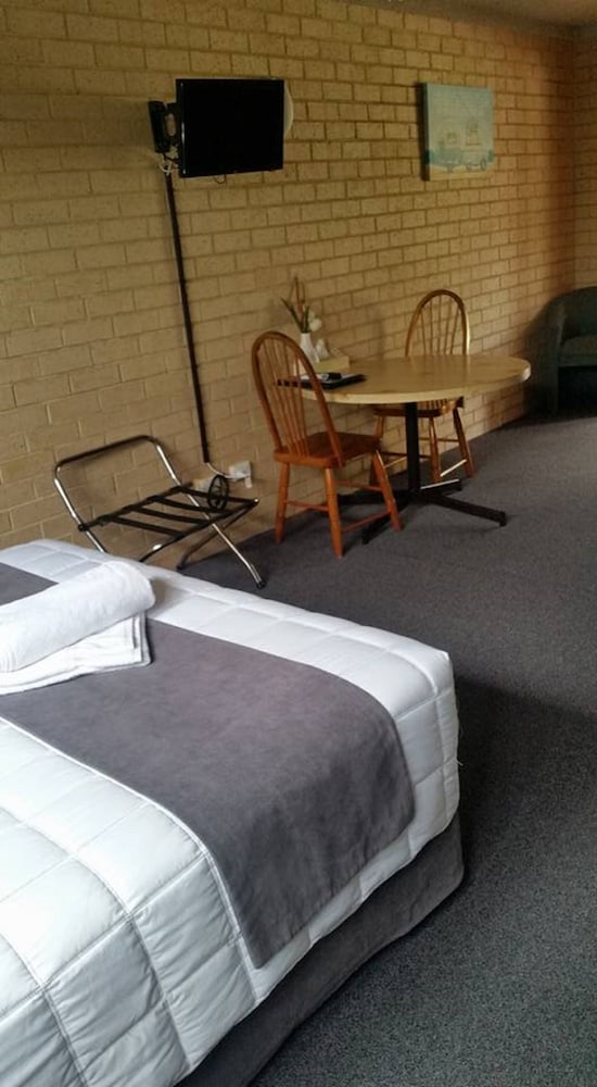 Avlon Gardens Motel And Holiday Houses 27/50