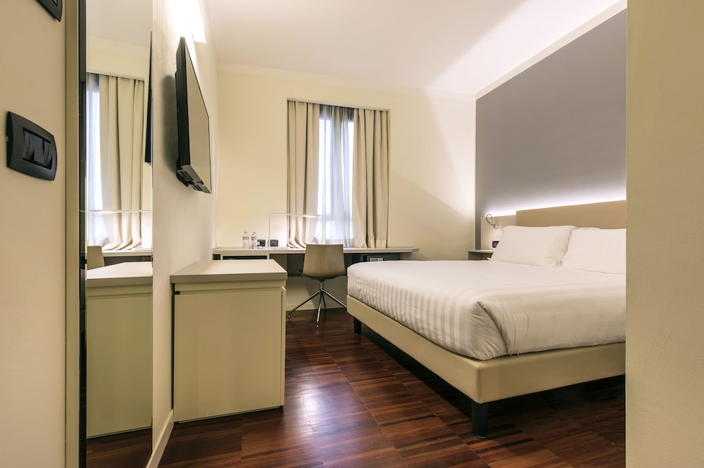 43 Station Hotel 27/61